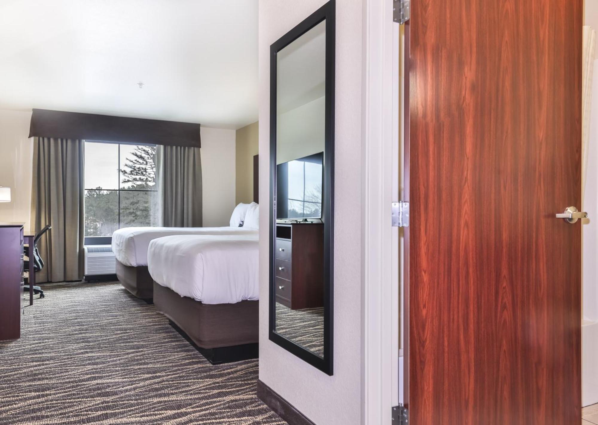 Cobblestone Hotel & Suites - Rhinelander Екстериор снимка