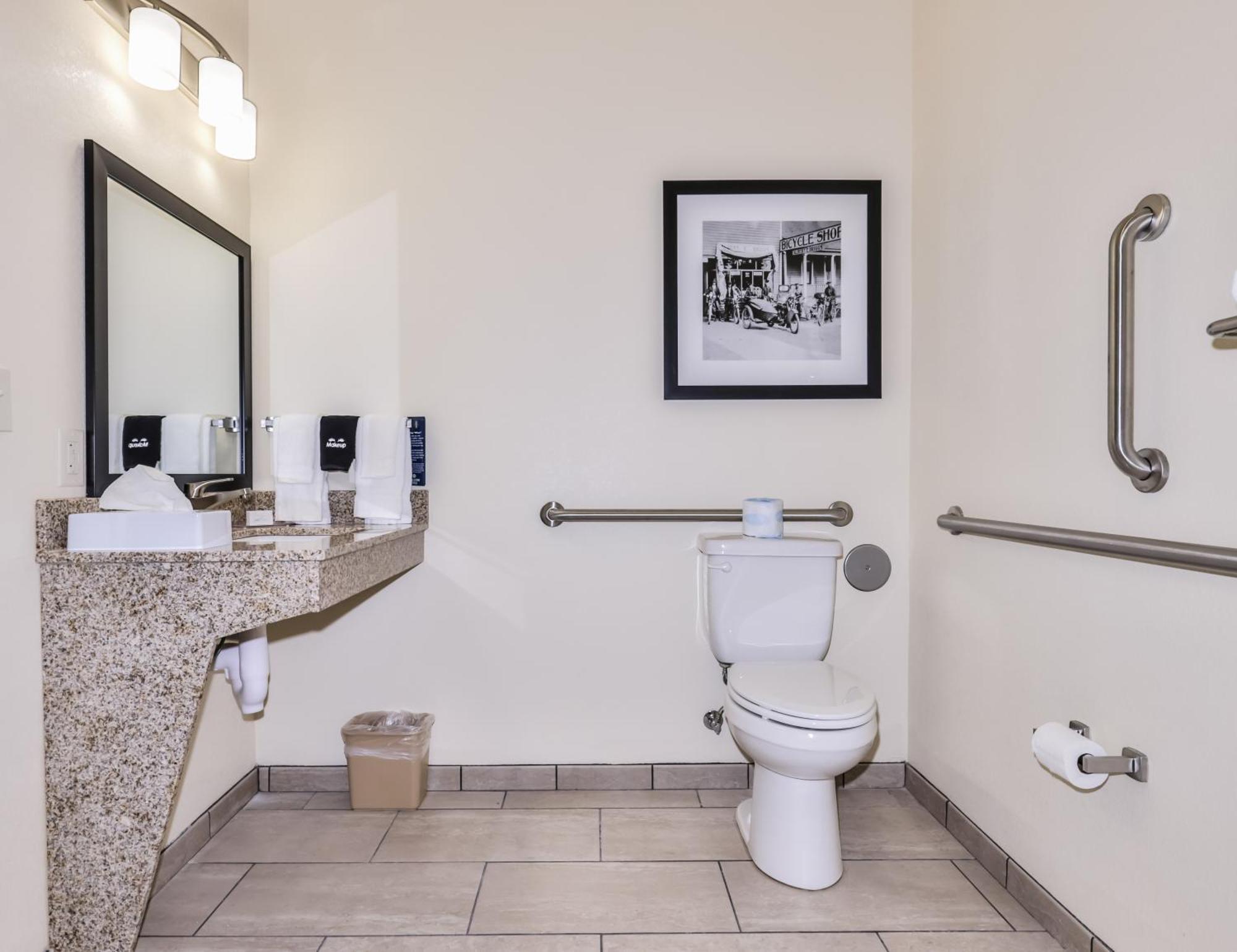 Cobblestone Hotel & Suites - Rhinelander Екстериор снимка