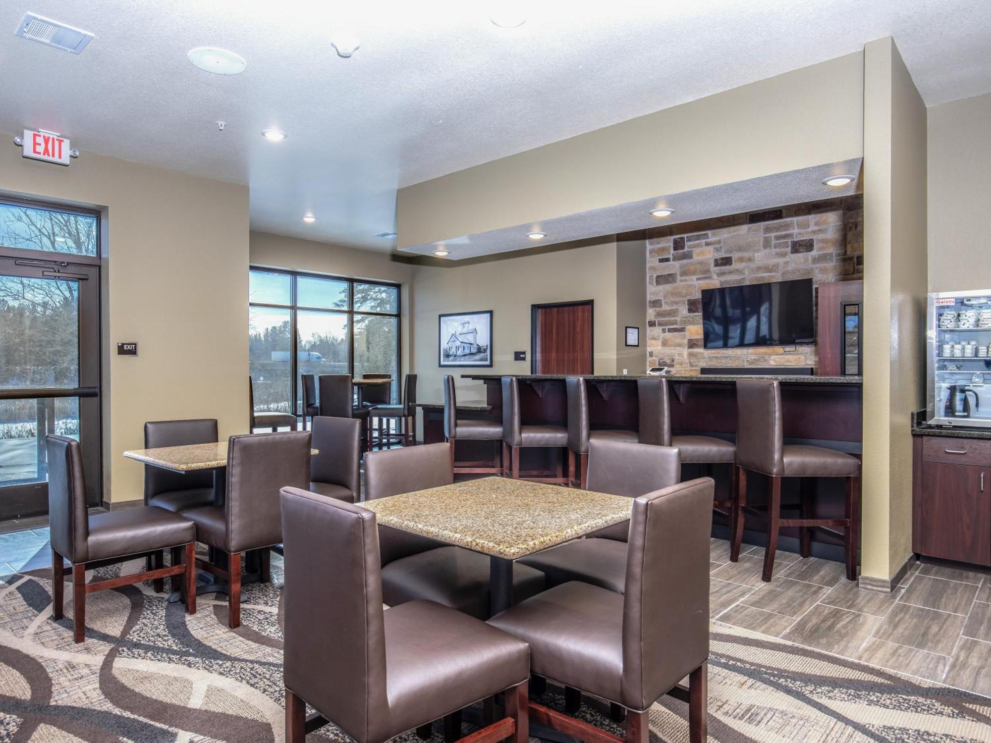 Cobblestone Hotel & Suites - Rhinelander Екстериор снимка
