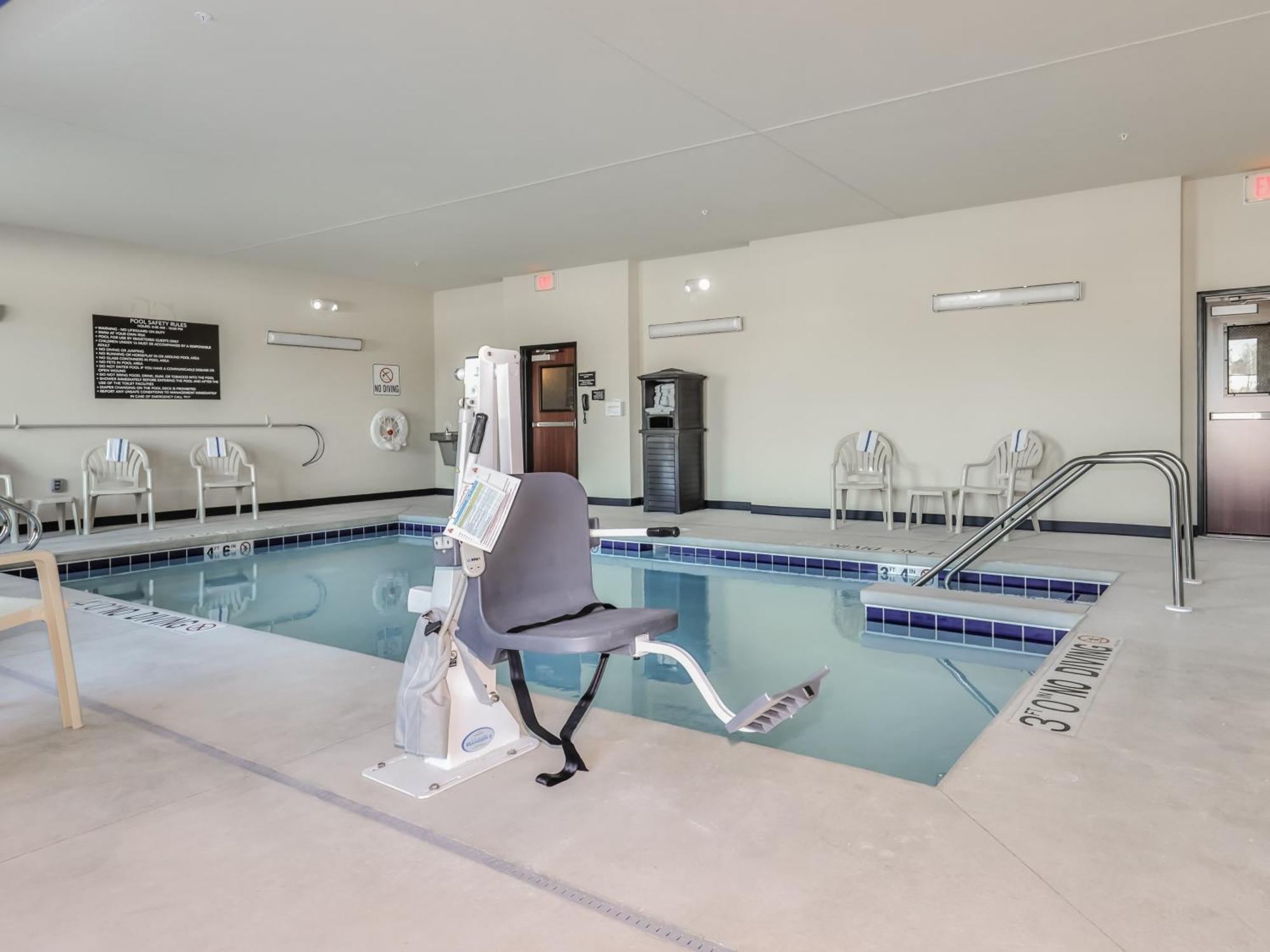 Cobblestone Hotel & Suites - Rhinelander Екстериор снимка