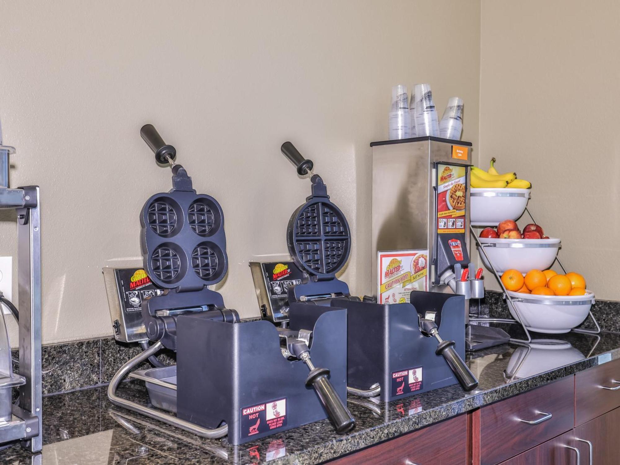 Cobblestone Hotel & Suites - Rhinelander Екстериор снимка