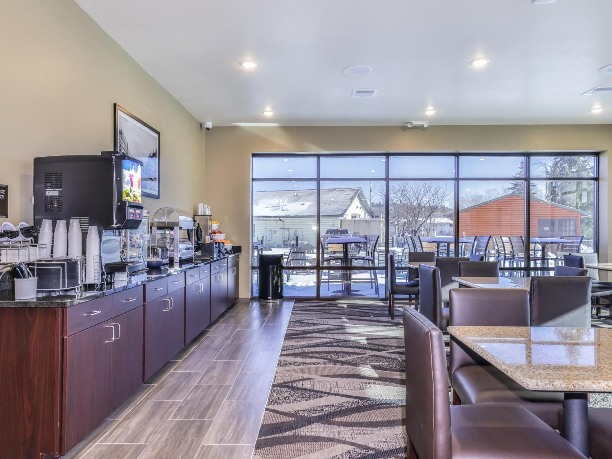 Cobblestone Hotel & Suites - Rhinelander Екстериор снимка
